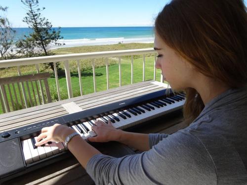 Living-in-Gold-Coast-Australia-min